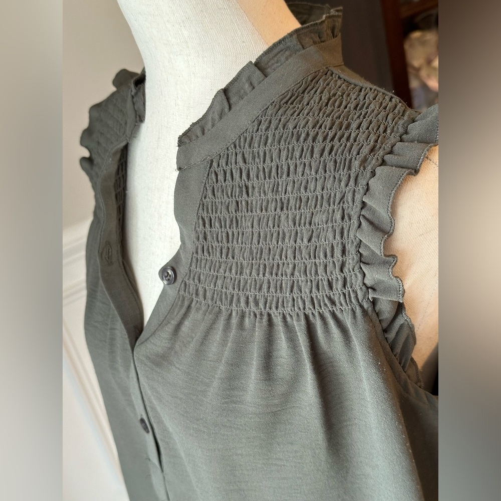 Adrianna Papell Sleeveless Smocked Top Blouse size XS NWT - Picture 6 of 11